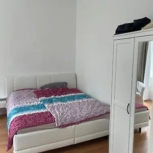 https://small-apartment-near-the-center.vienna-besthotels.com